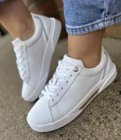Chic Court Sneaker