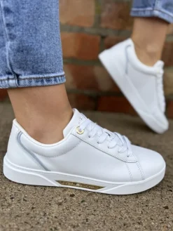 Chic Court Sneaker