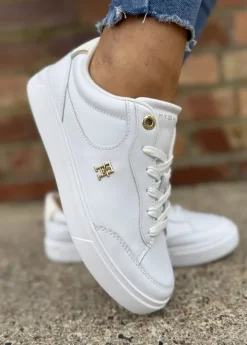 Essential Chic Court Sneaker