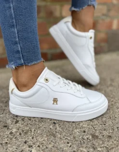 Essential Chic Court Sneaker