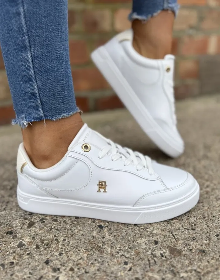 Essential Chic Court Sneaker