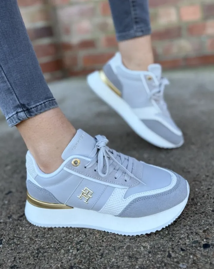 TH Fashion Runner